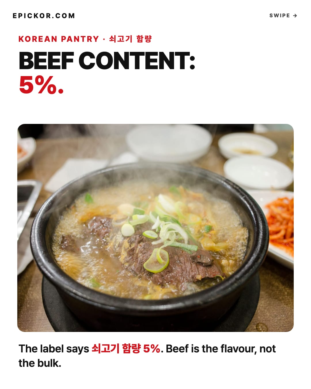 A steaming Korean beef soup in a black stone pot, beef under sliced spring onion, radish kimchi alongside (makafood, Pexels)