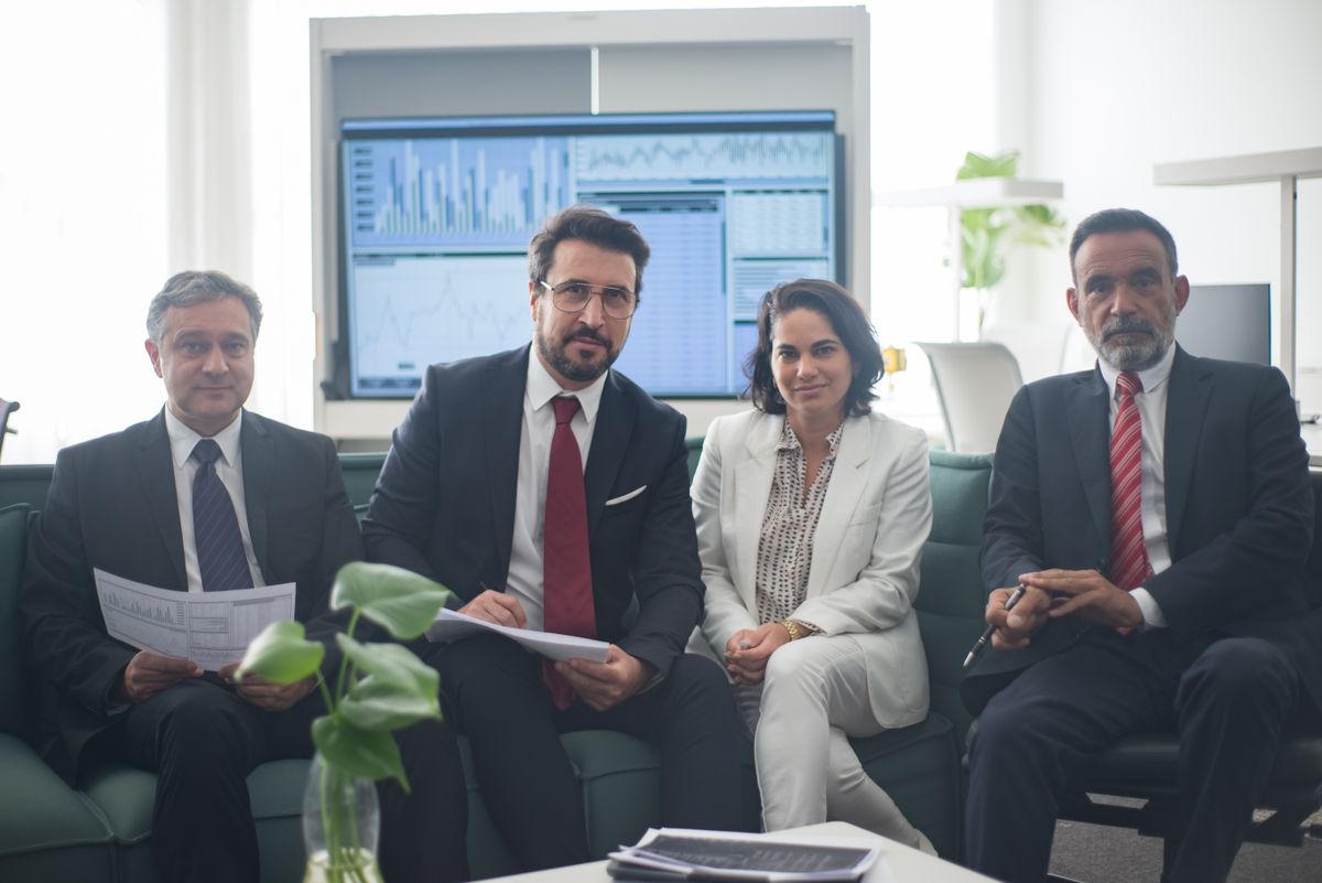 A buyer-side meeting scene shows why a structured first-contact message and clear document checklist matter before supplier calls.