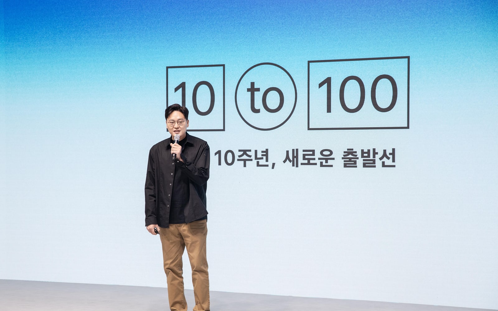 Lee Seung-gun, founder and CEO of Viva Republica, speaks at Toss's 10th anniversary press conference in Seoul.