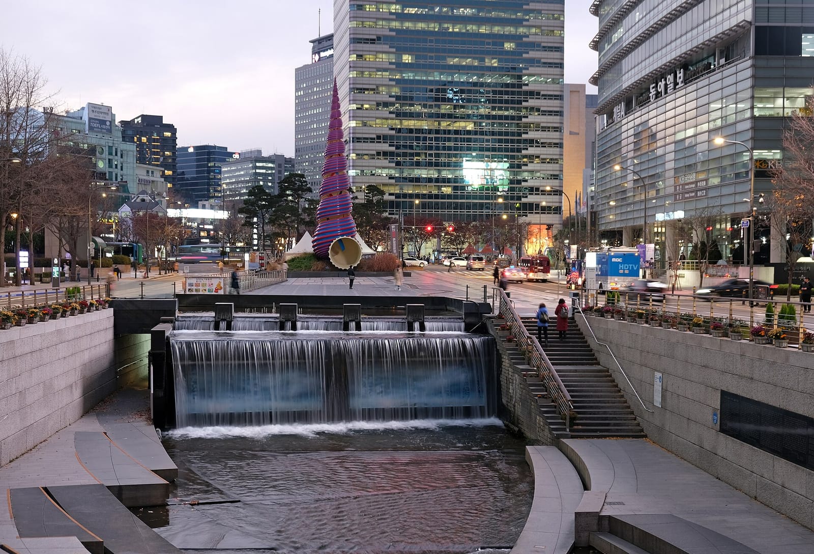 Dating in Korea: Sseom, Etiquette, and First-Date Tips