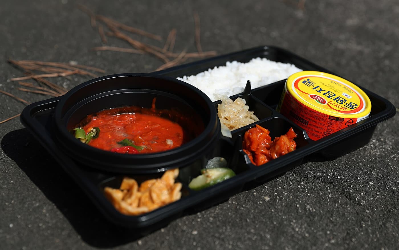 Another Korean convenience store lunch box, opened to show its compartments.