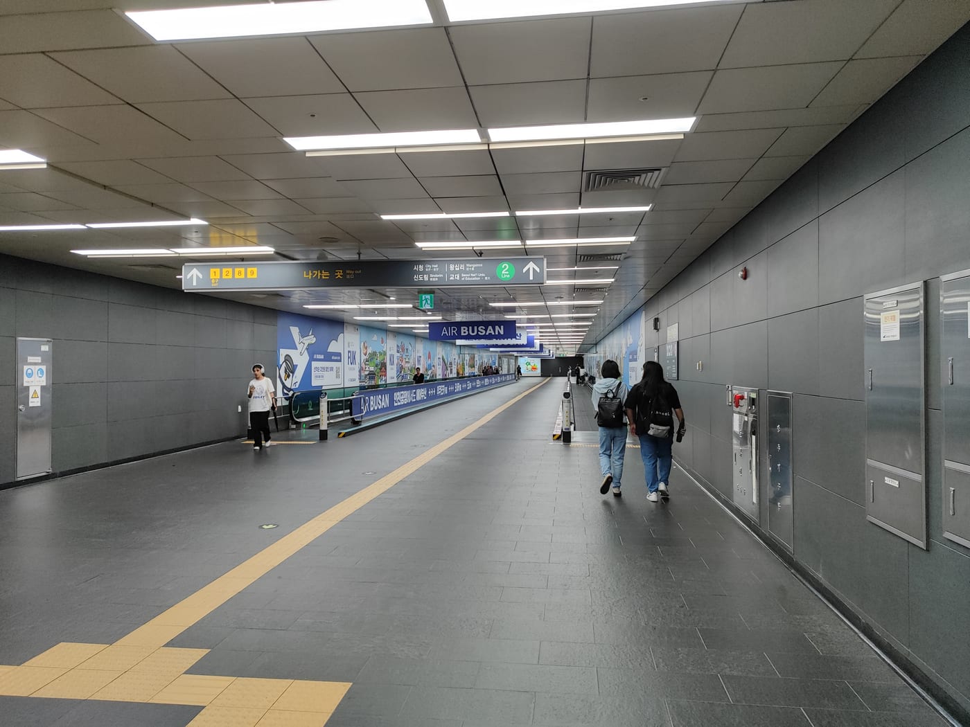 The underground linkway at Hongik University Station connecting Line 2, the Airport Railroad and the Gyeongui–Jungang Line.