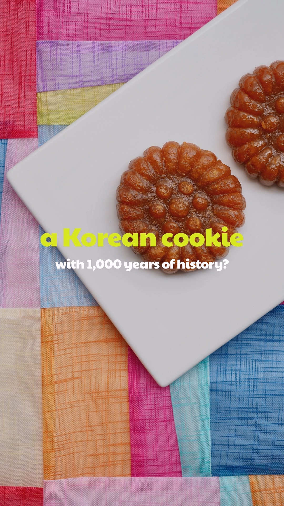 The traditional process of soaking Yakgwa in honey syrup