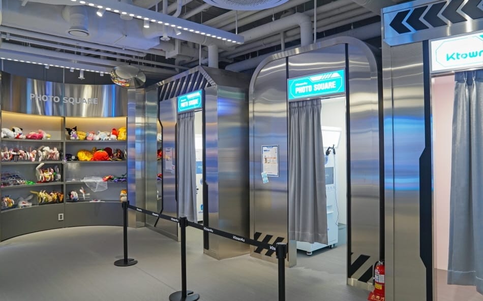 A K-pop photo booth and character-goods area inside Ktown4u COEX