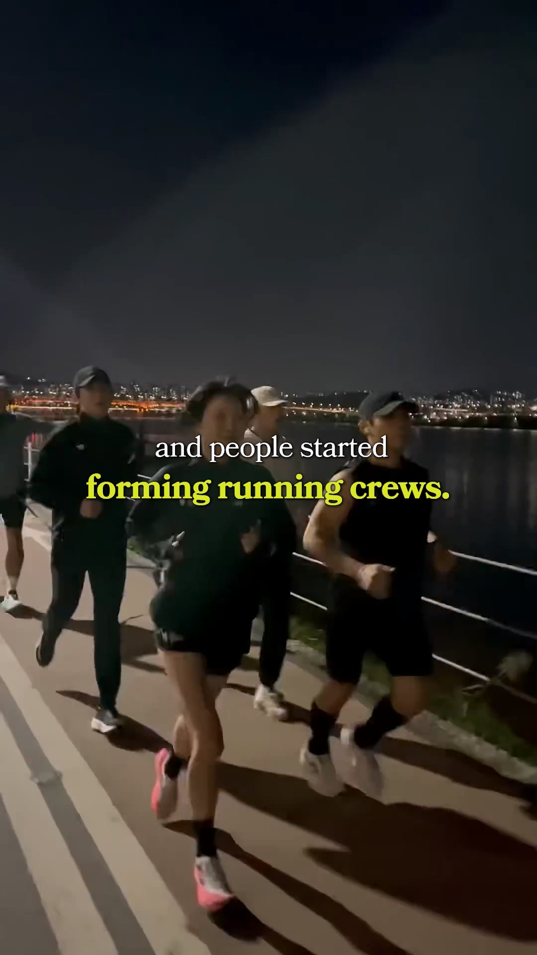 A sign at Han River Park recommending small running groups