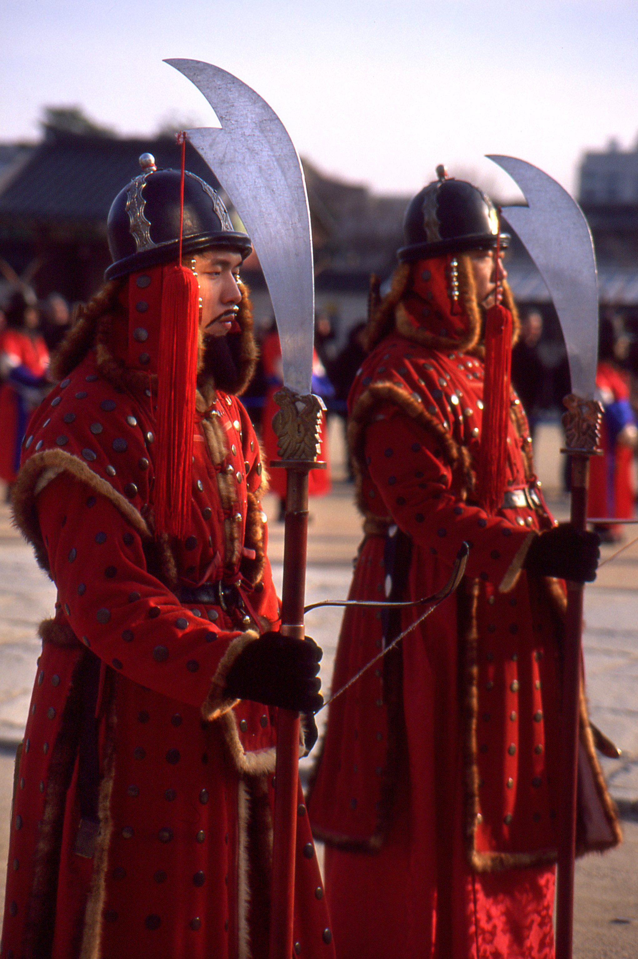 Royal guards at Gyeongbokgung Palace in Seoul, the kind of classic capital-city experience many first-time Korea travelers expect.