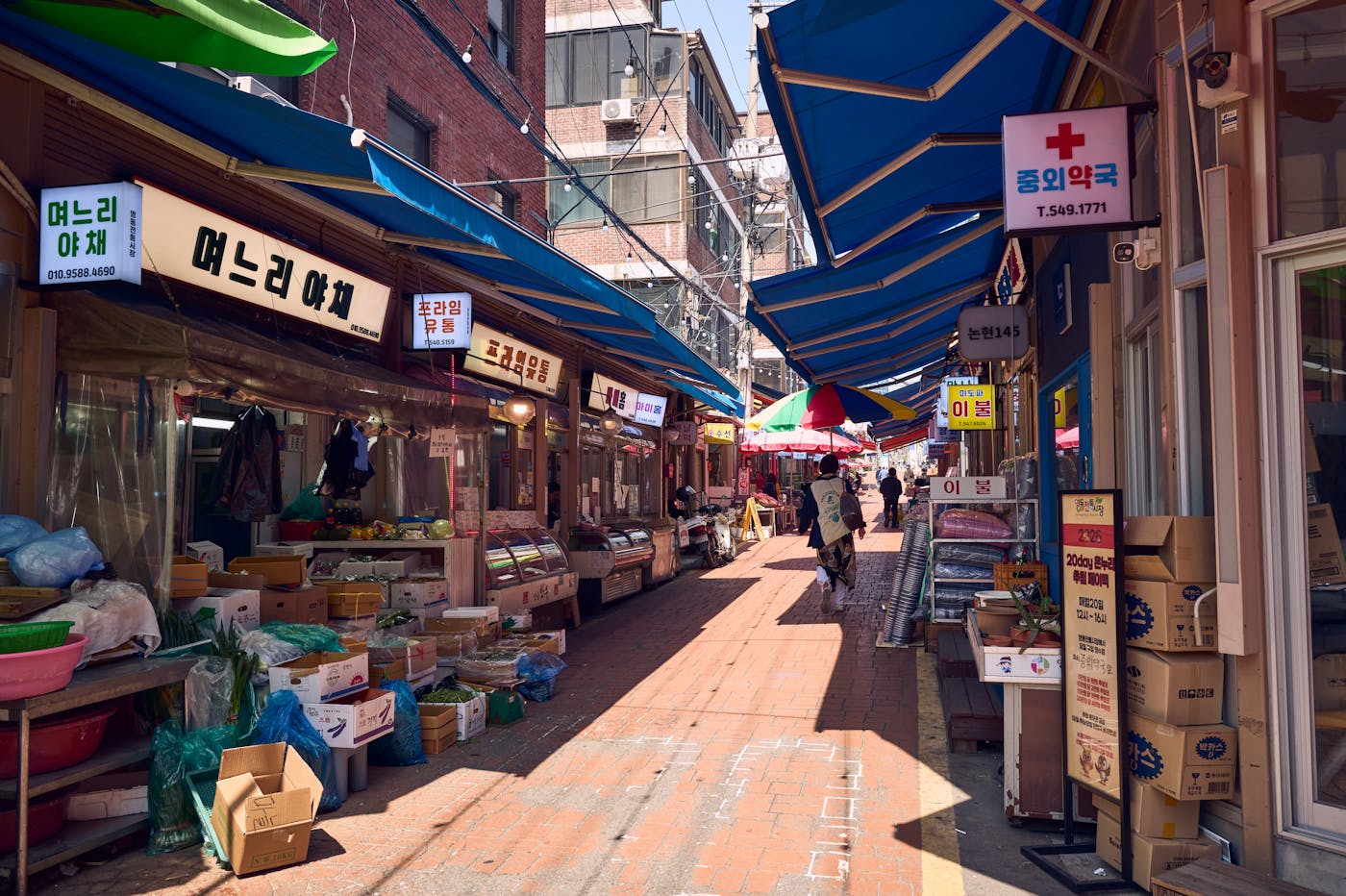 Seoul market stalls are useful places to find small, practical gifts that are easier to give than oversized souvenirs.