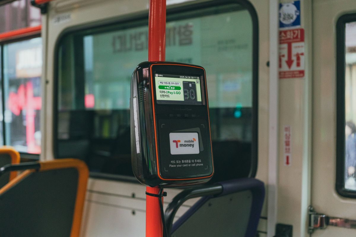 A Seoul bus card reader showing the tap point for transportation cards and mobile payments.