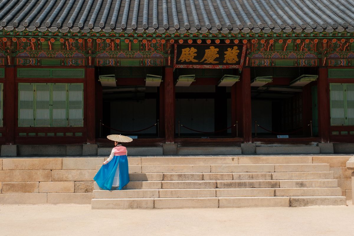 Hanbok Rental in Seoul: Palace Photos and Etiquette