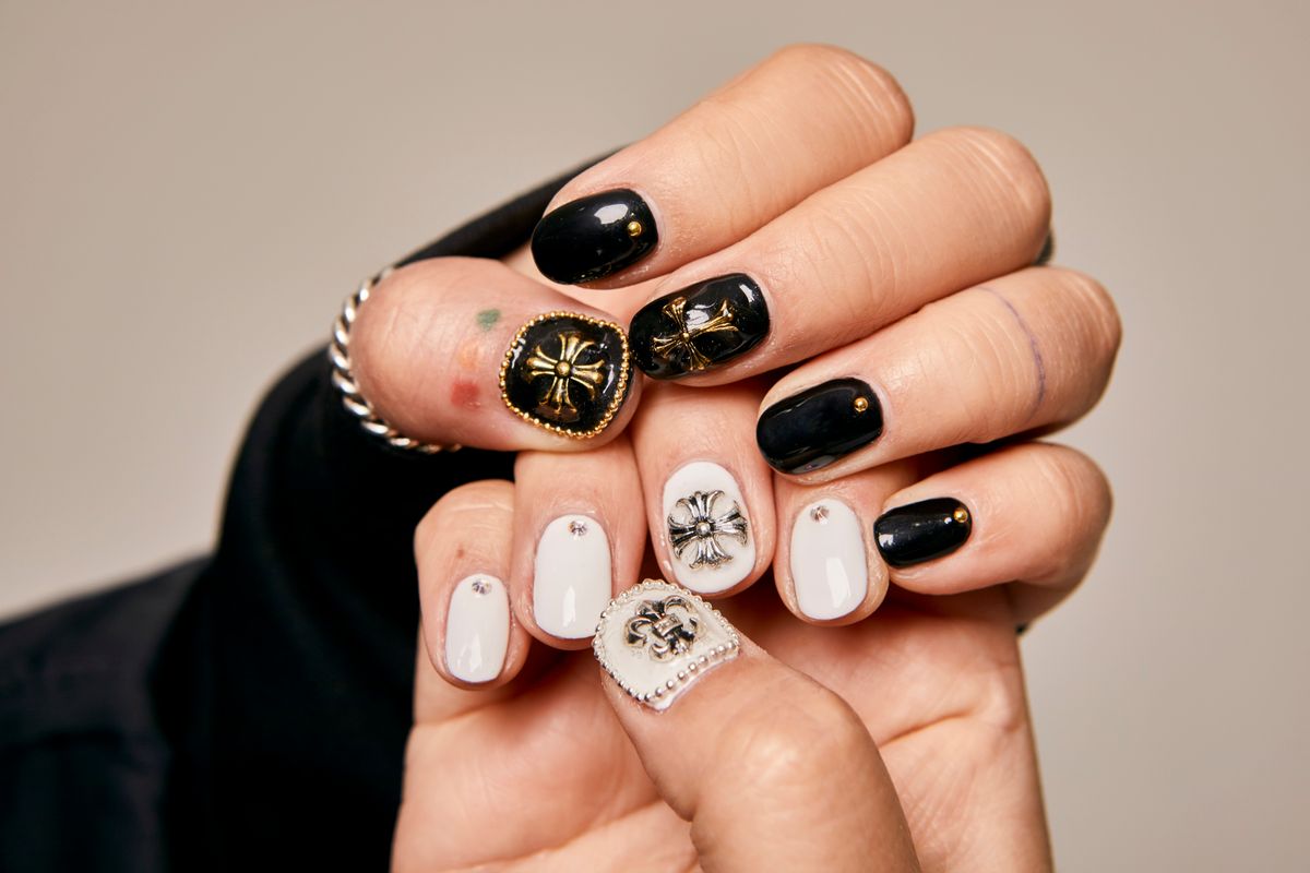 Korean Nail Salon Guide: Gel Nails, Designs, Booking