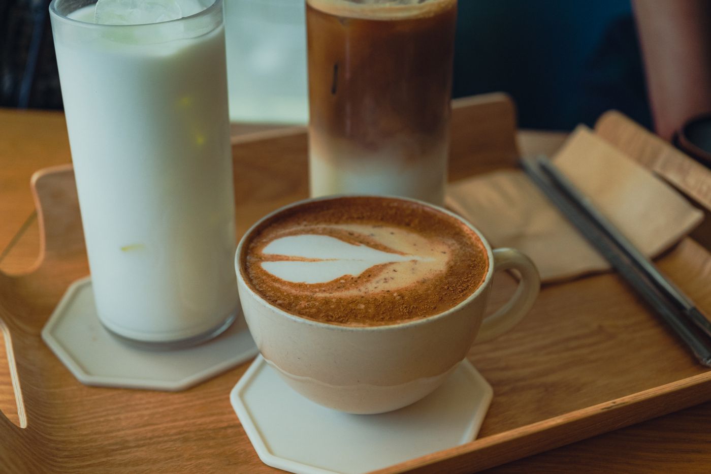 A Seoul cafe tray with drinks, showing the lifestyle side of Korean wellness snacking.