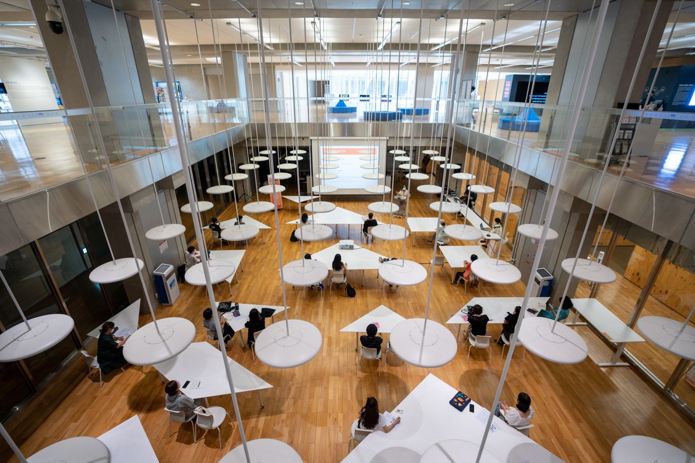 A high-angle study area in South Korea, useful for understanding the desk culture behind study cafes.