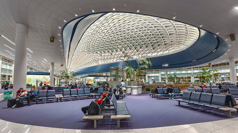 Incheon Airport Layover Guide: Getting Around ICN, Leaving the Airport for Seoul, AREX Last Trains, Night Buses, Rest and Food