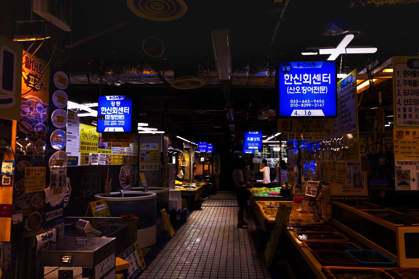 A Korean fish market scene in Gangneung, used here as a general Korean seafood-market atmosphere reference.