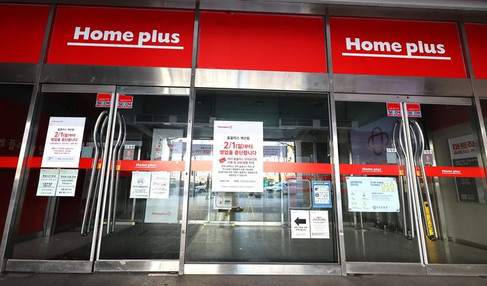A Homeplus store entrance with a Korean closure notice, reflecting pressure in parts of Korea's retail economy.