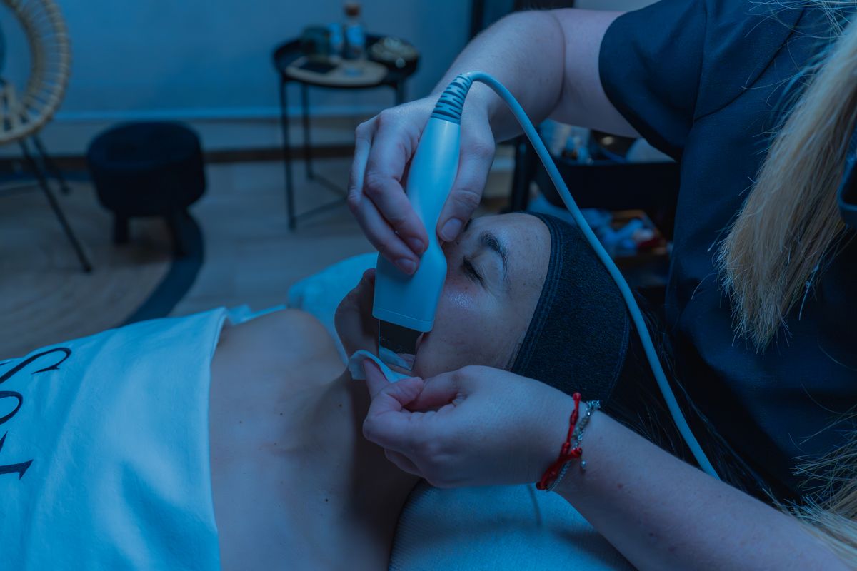 Korean Beauty Devices 2026: LED, EMS, Medicube Guide