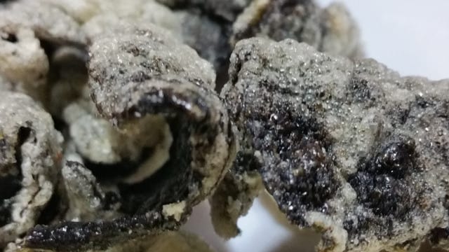 Crispy gim-bugak seaweed chips, a richer snack-style seaweed option compared with everyday rice gim.