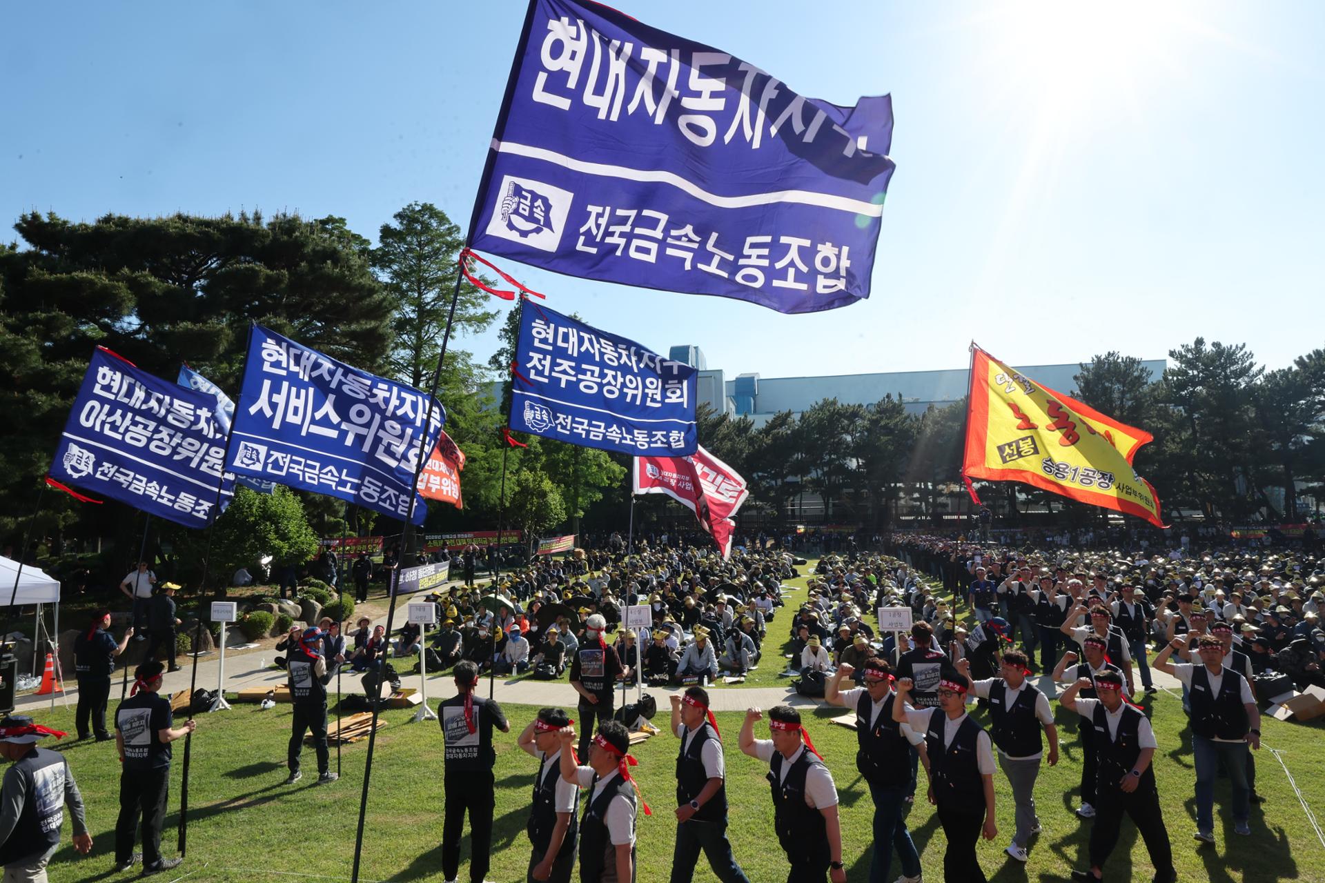 Korea Bonus Shock 2026: Hyundai, Kia, and GM Labor