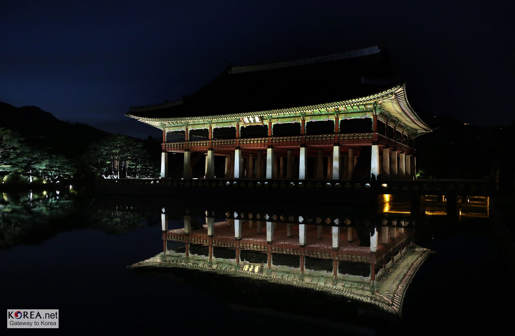 Seoul Palace Night Guide 2026: Which Royal Palace to Visit