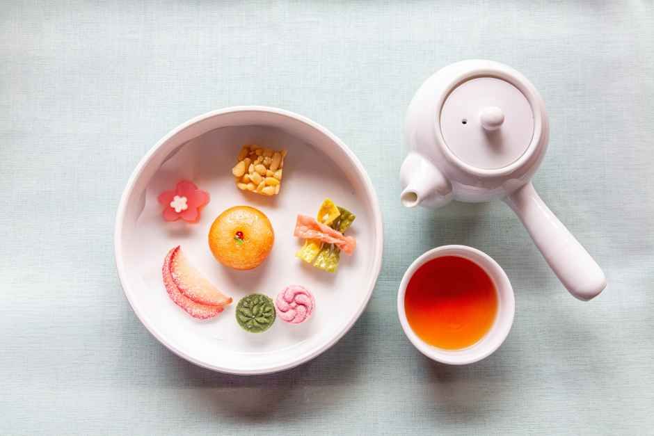 Korean Traditional Desserts Guide 2026: Tteok, Yakgwa, Hangwa, Sikhye, and Sujeonggwa