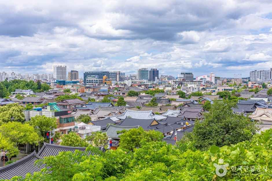 Jeonju Day Trip from Seoul: Korea's UNESCO Food City by KTX