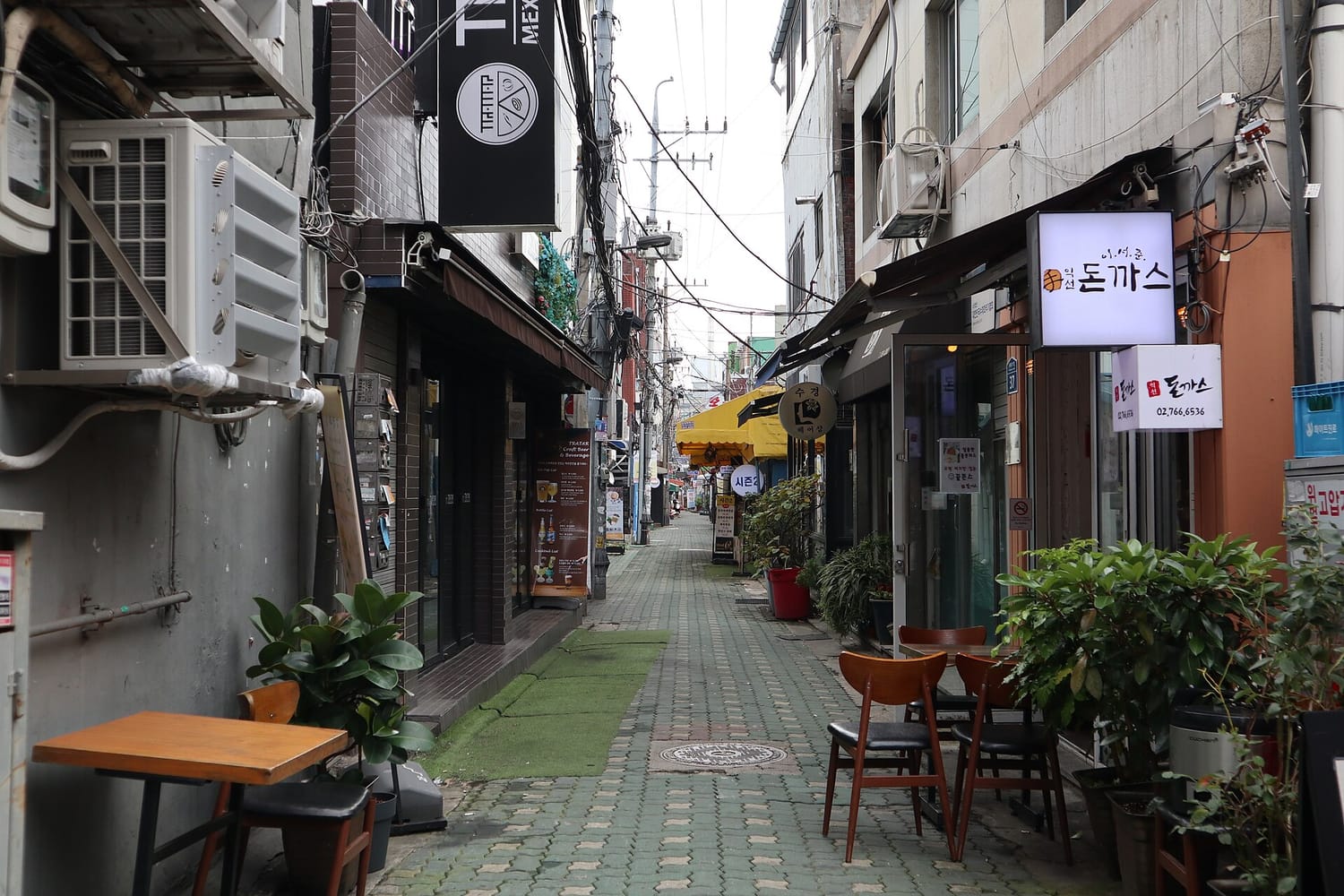 A hanok shopfront in Ikseon-dong, its wooden frontage and signage opening onto a lane.