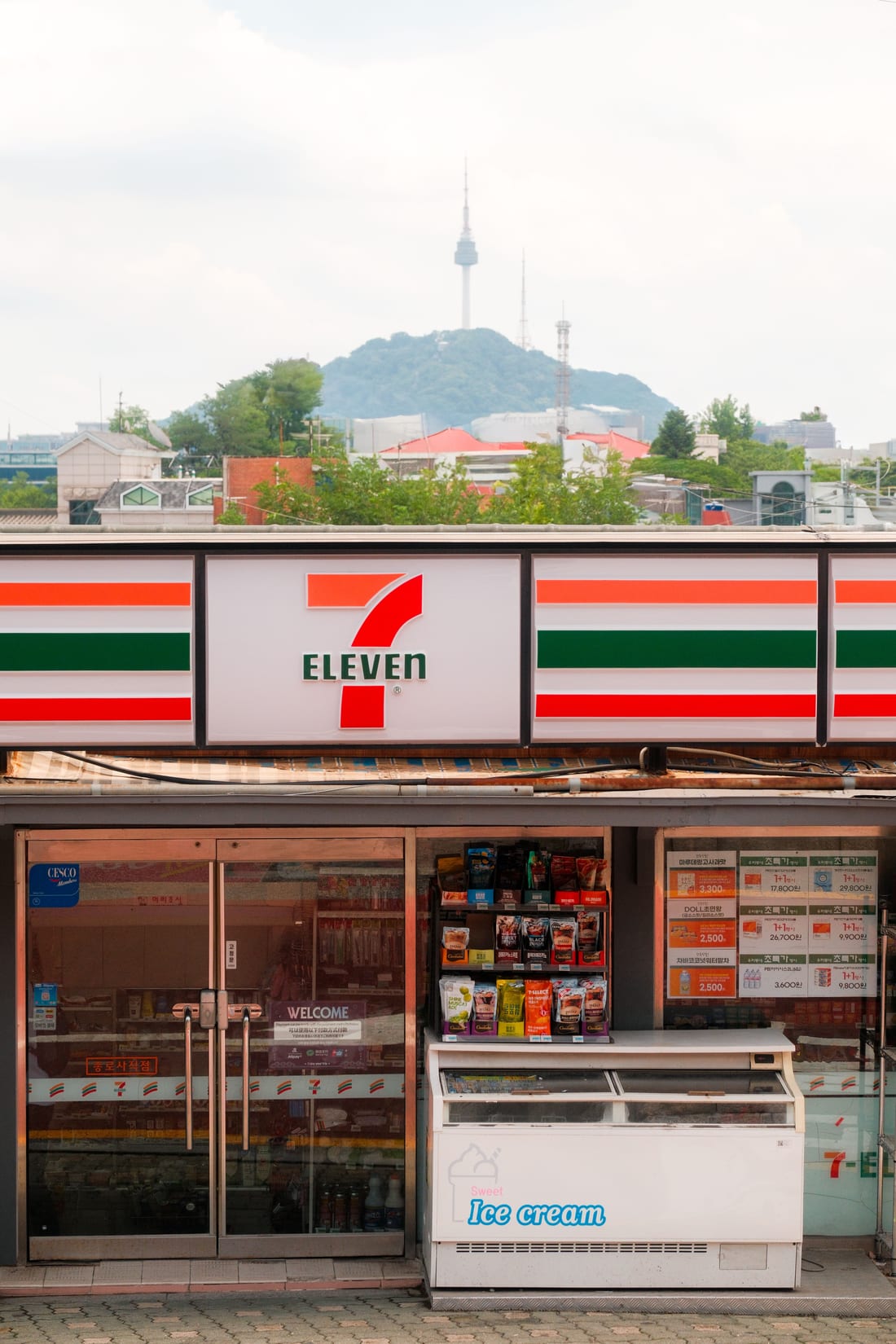 Korean Convenience Store Ice Cups: The Best-Selling Item Is a Cup of Ice