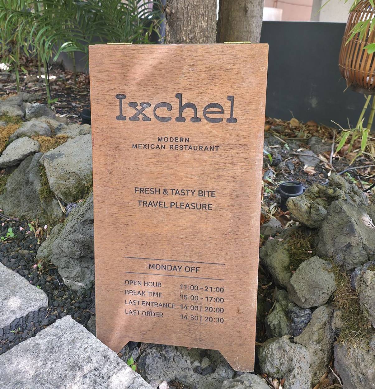 Korean Restaurant Hours Explained: Break Time, Last Order, Monday Closures, Chuseok and Seollal Closures, 24-Hour Options, and Korea's New No-Show Fine